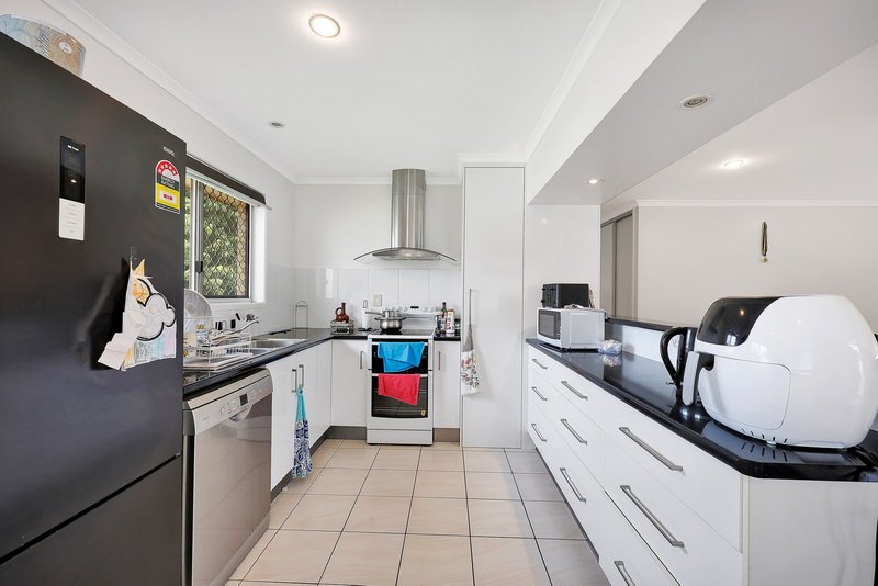 Photo - 3 Hinkler Avenue, Bundaberg North QLD 4670 - Image 5