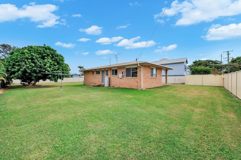 Photo - 3 Hinkler Avenue, Bundaberg North QLD 4670 - Image 15