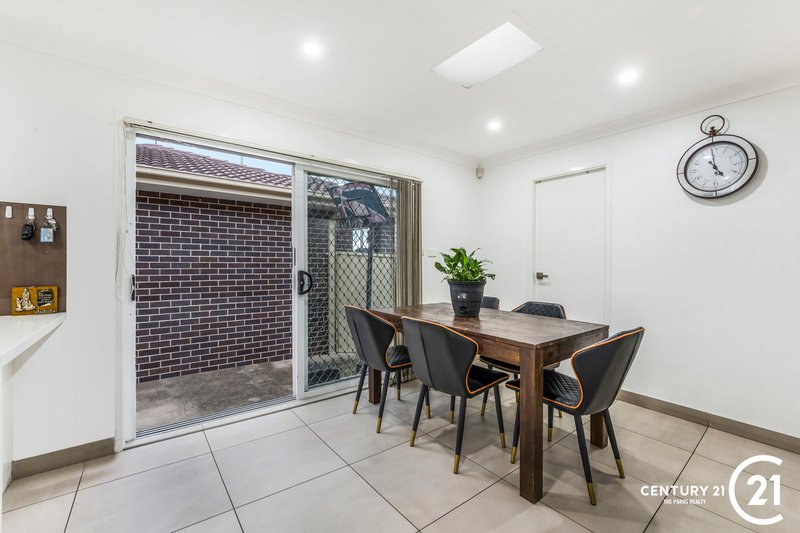 Photo - 3 Holbrook Street, Bossley Park NSW 2176 - Image 4