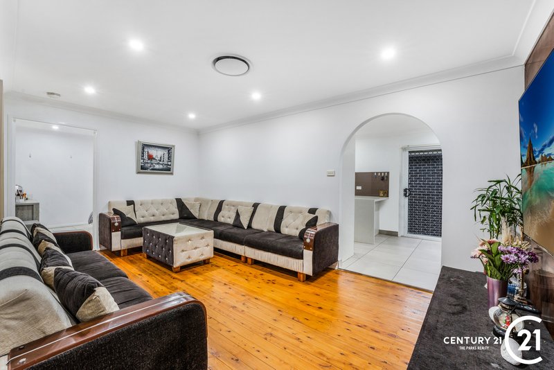 Photo - 3 Holbrook Street, Bossley Park NSW 2176 - Image 6