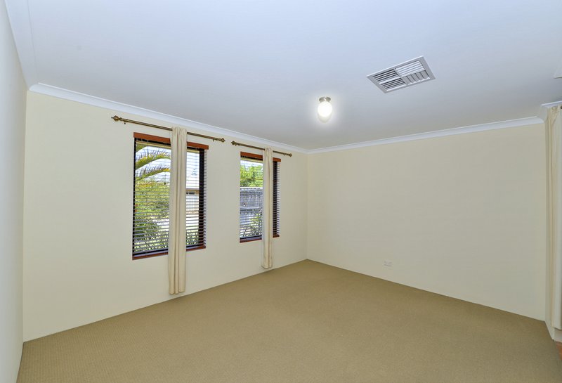 Photo - 3 Honeymyrtle Grange, Halls Head WA 6210 - Image 4