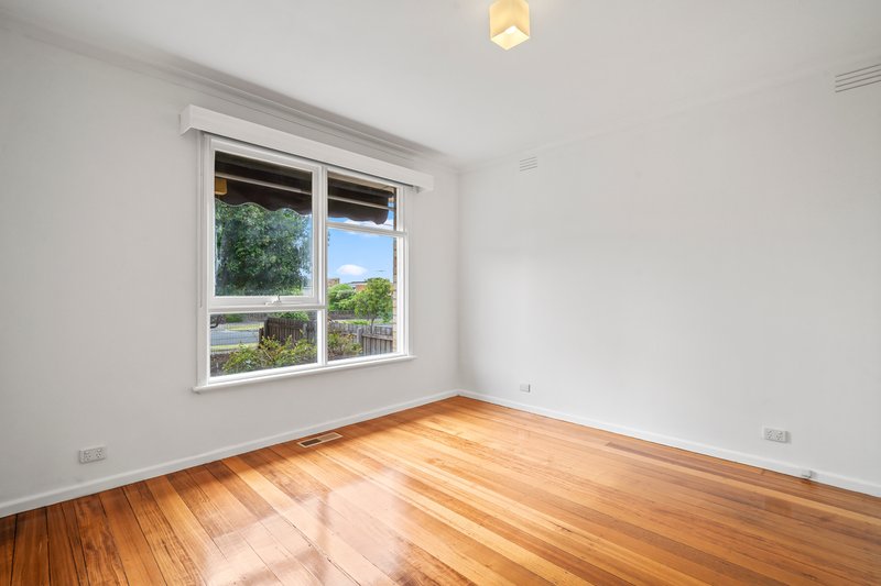 Photo - 3 Honni Court, Fawkner VIC 3060 - Image 5