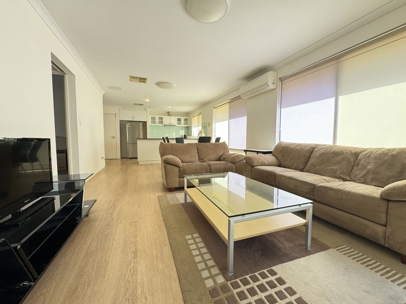 Photo - 3 Hourn Way, Canning Vale WA 6155 - Image 8