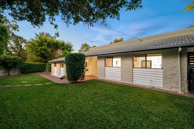 Photo - 3 Hovea Street, Everton Hills QLD 4053 - Image 8