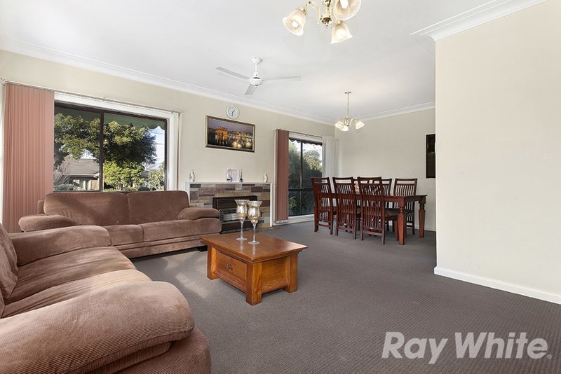 Photo - 3 Howard Avenue, Mount Waverley VIC 3149 - Image 3