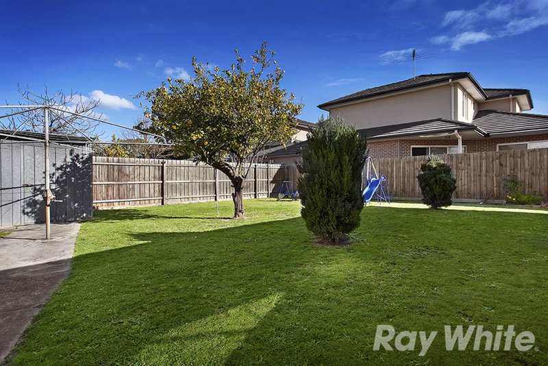 Photo - 3 Howard Avenue, Mount Waverley VIC 3149 - Image 8