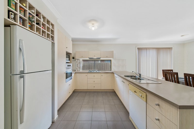 Photo - 3 Howard Place, Deer Park VIC 3023 - Image 3