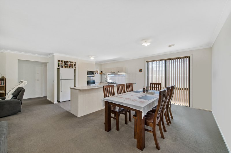 Photo - 3 Howard Place, Deer Park VIC 3023 - Image 4