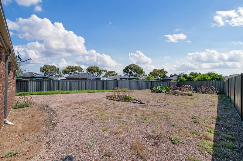 Photo - 3 Howard Place, Deer Park VIC 3023 - Image 9