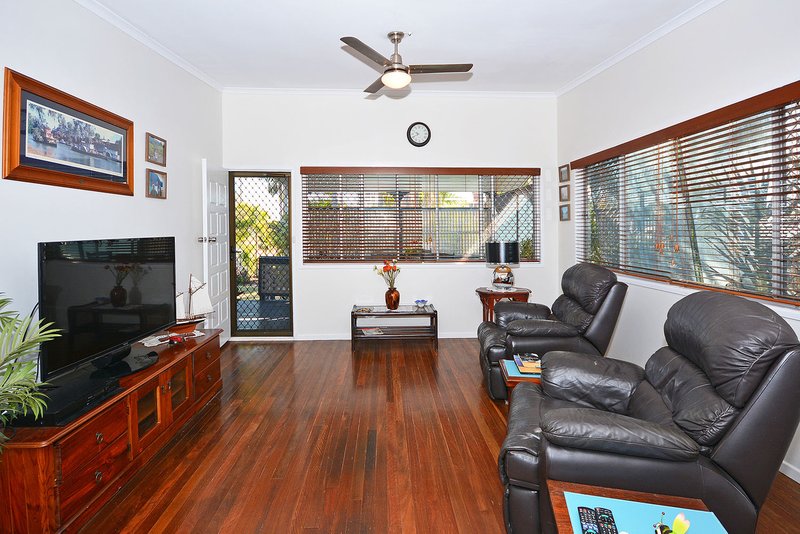 Photo - 3 Howard St , Burrum Heads QLD 4659 - Image 6