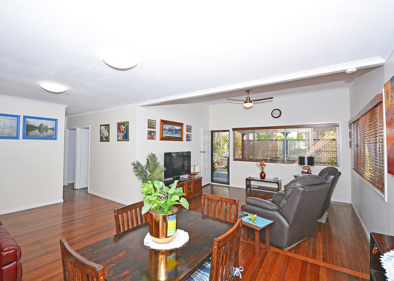 Photo - 3 Howard St , Burrum Heads QLD 4659 - Image 7