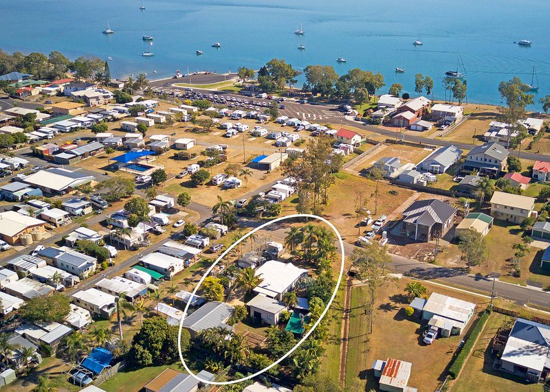 Photo - 3 Howard St , Burrum Heads QLD 4659 - Image 22