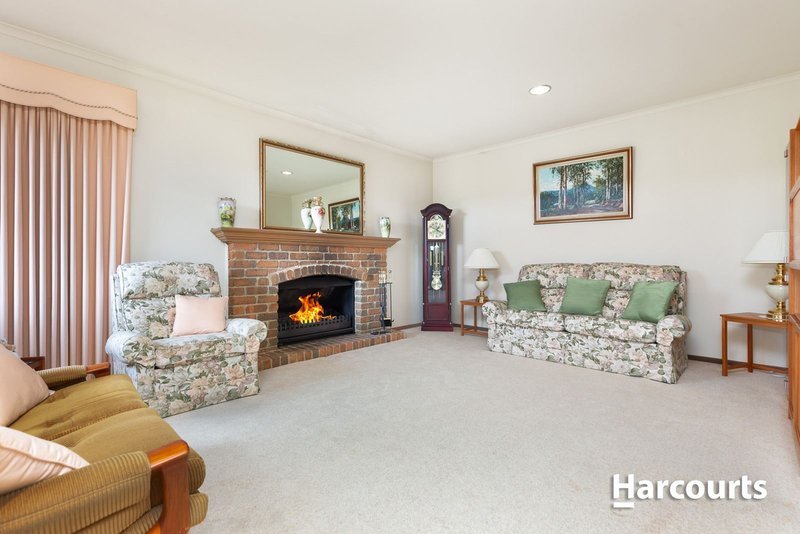 Photo - 3 Howell Drive, Berwick VIC 3806 - Image 2