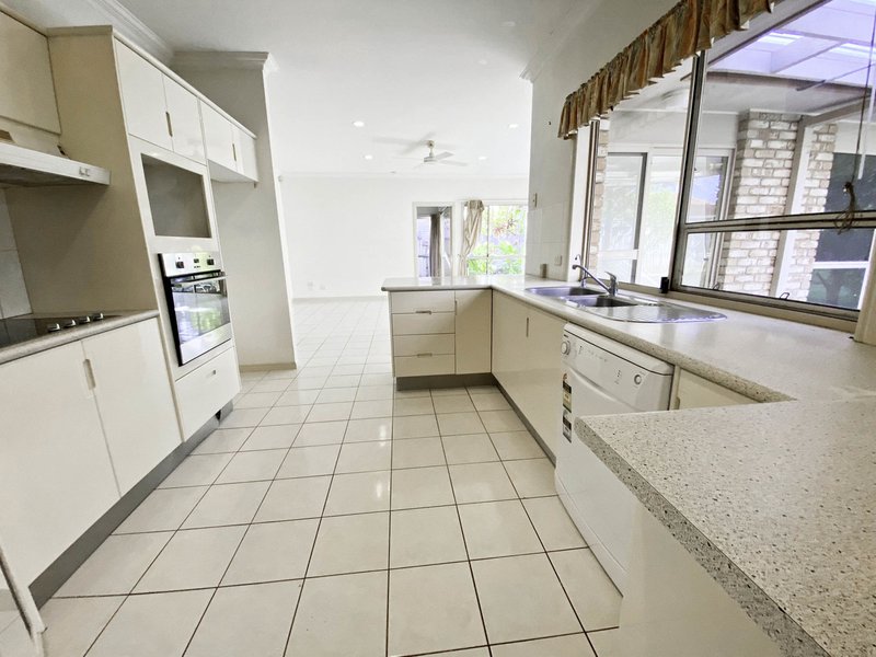 Photo - 3 Hudson Court, Benowa QLD 4217 - Image 15