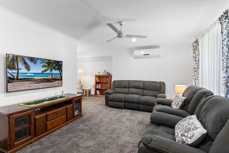 Photo - 3 Huntington Drive, Kallangur QLD 4503 - Image 5