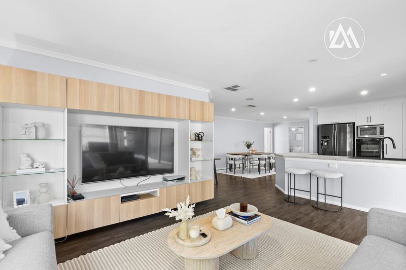 Photo - 3 Huntingtower Crescent, Langwarrin VIC 3910 - Image 4