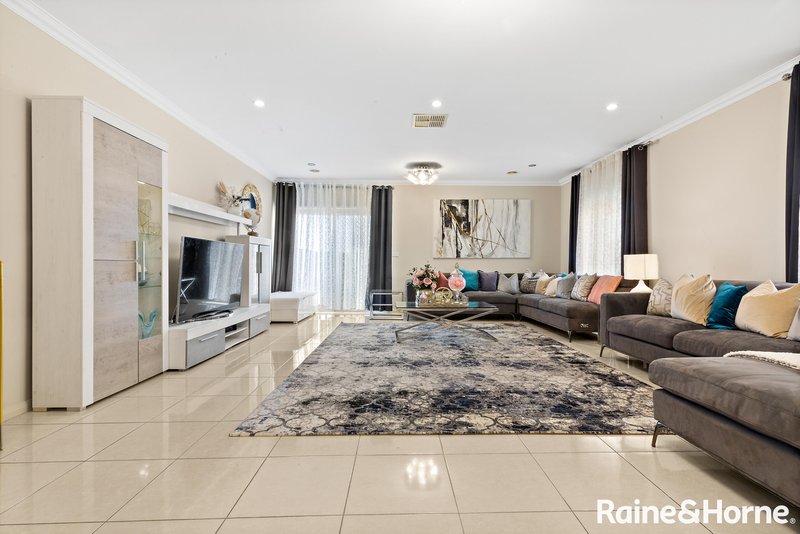 Photo - 3 Hurley Rise, Roxburgh Park VIC 3064 - Image 9