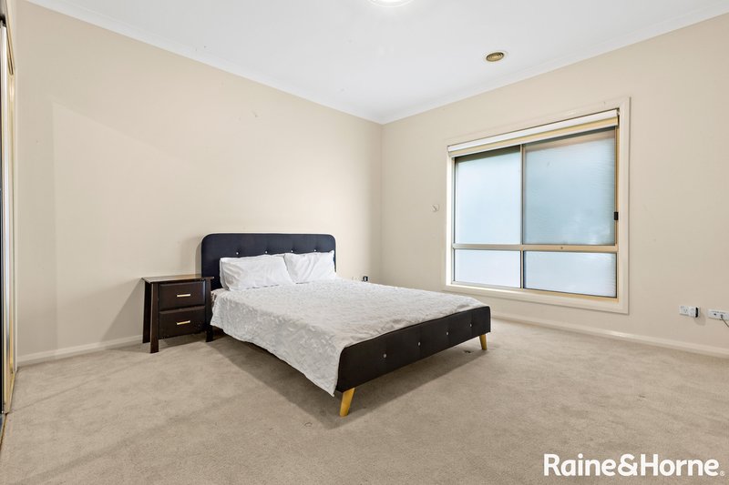 Photo - 3 Hurley Rise, Roxburgh Park VIC 3064 - Image 13