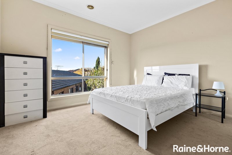 Photo - 3 Hurley Rise, Roxburgh Park VIC 3064 - Image 14