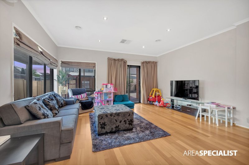 Photo - 3 Hurlingham Place, Caroline Springs VIC 3023 - Image 5