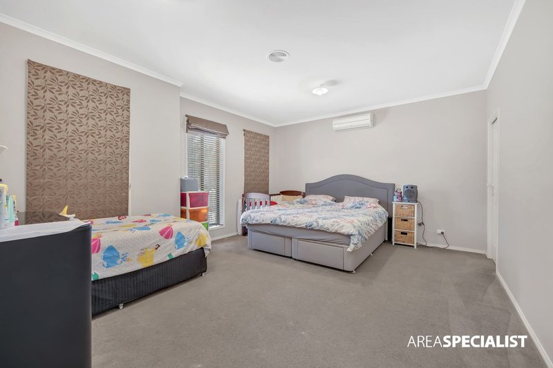 Photo - 3 Hurlingham Place, Caroline Springs VIC 3023 - Image 12