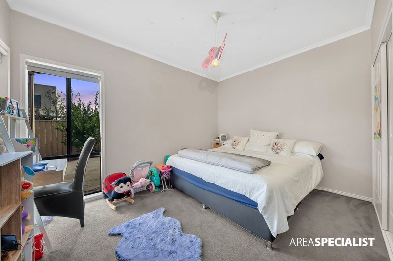 Photo - 3 Hurlingham Place, Caroline Springs VIC 3023 - Image 15