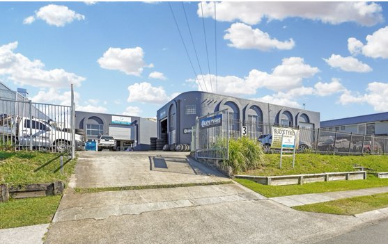 Photo - 3 Hutchinson Street, Burleigh Heads QLD 4220 - Image 1