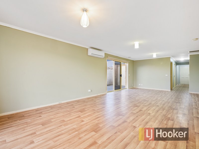 Photo - 3 Hydra Street, Cranbourne VIC 3977 - Image 5