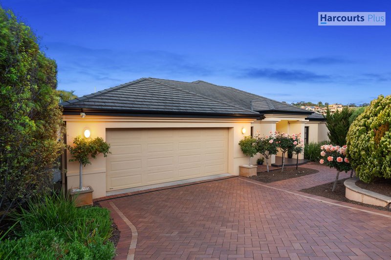 Photo - 3 Ibis Crescent, Hallett Cove SA 5158 - Image 2