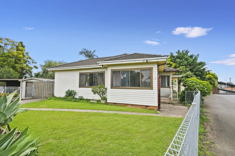 Photo - 3 Illoura Place, Doonside NSW 2767 - Image 2