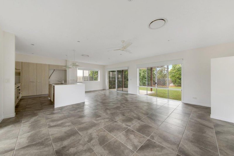 Photo - 3 Isla Court, New Auckland QLD 4680 - Image 3