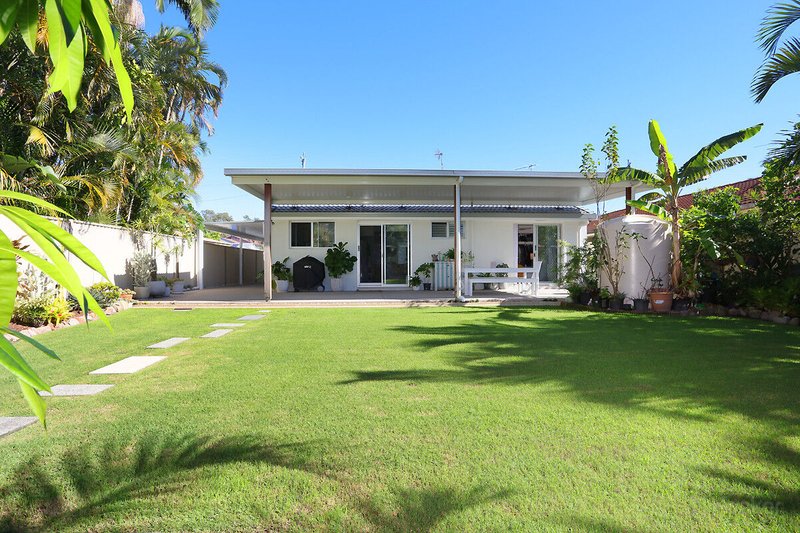 Photo - 3 Jacaranda Avenue, Hollywell QLD 4216 - Image 3