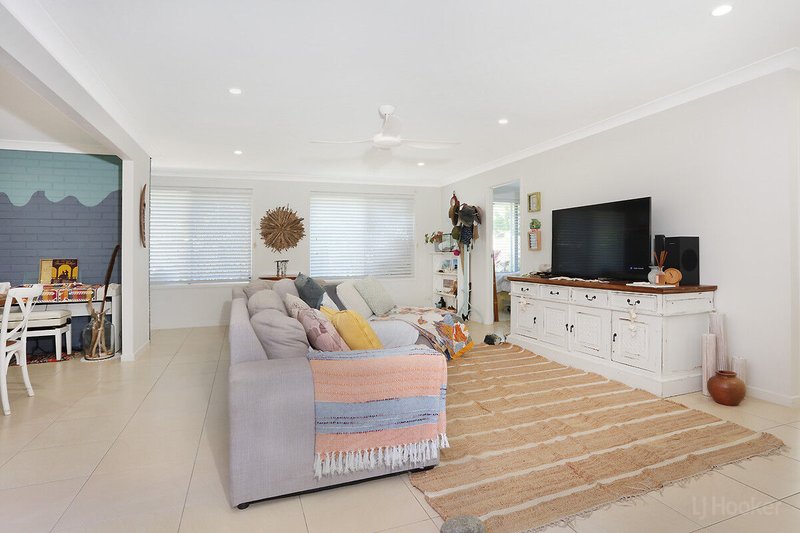 Photo - 3 Jacaranda Avenue, Hollywell QLD 4216 - Image 8