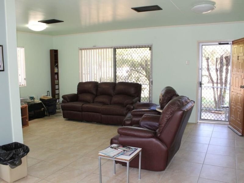 Photo - 3 Jacobsen Crescent, Mount Isa QLD 4825 - Image 3