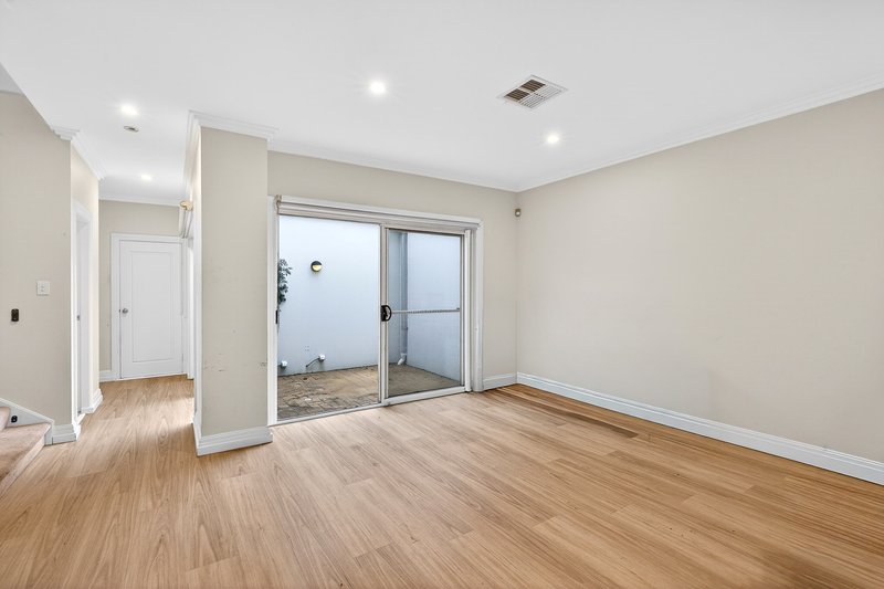 Photo - 3 Jane Jarvis Way, Macquarie Links NSW 2565 - Image 11