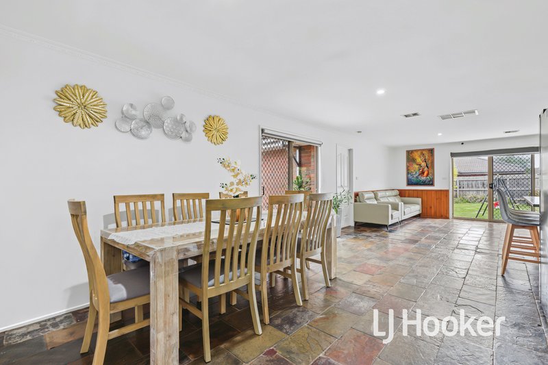 Photo - 3 Jason Place, Hampton Park VIC 3976 - Image 3
