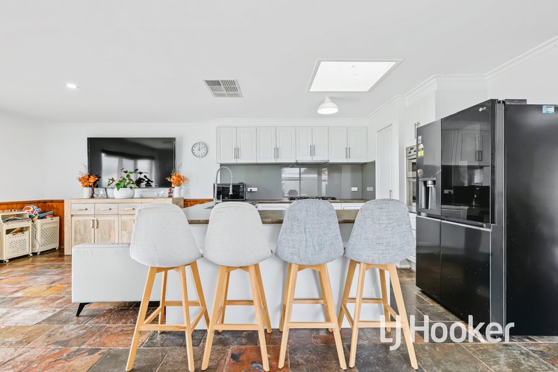 Photo - 3 Jason Place, Hampton Park VIC 3976 - Image 8