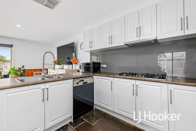 Photo - 3 Jason Place, Hampton Park VIC 3976 - Image 9
