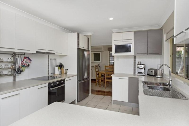 Photo - 3 John Dalley Drive, Helensvale QLD 4212 - Image 4