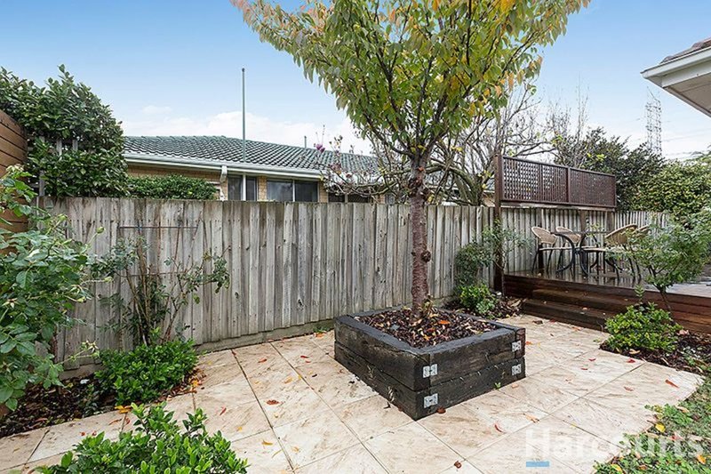 Photo - 3 Johnson Drive, Glen Waverley VIC 3150 - Image 6