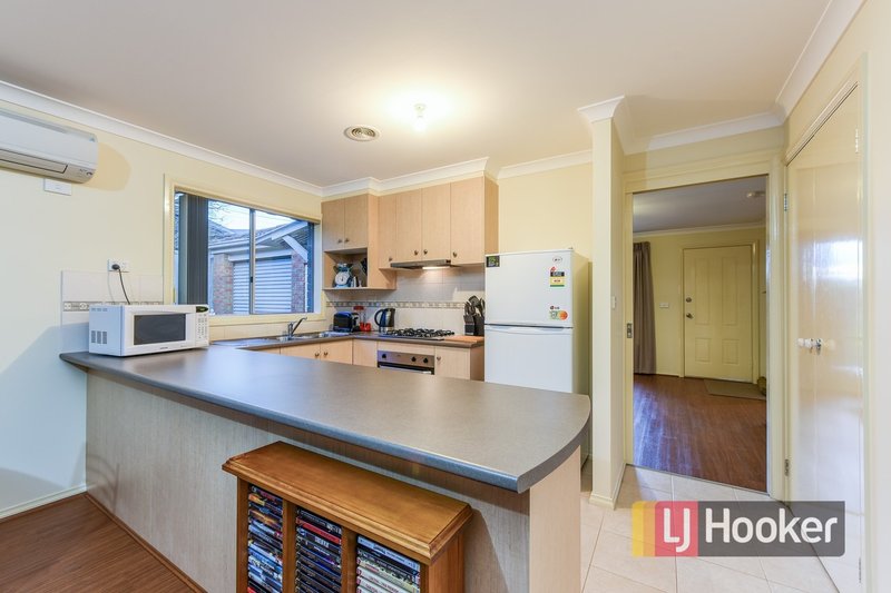 Photo - 3 Jonathan Place, Pakenham VIC 3810 - Image 3