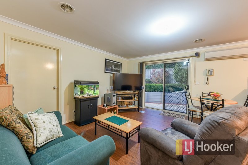 Photo - 3 Jonathan Place, Pakenham VIC 3810 - Image 6