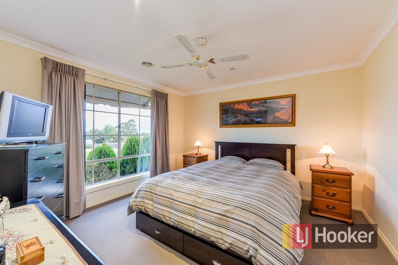 Photo - 3 Jonathan Place, Pakenham VIC 3810 - Image 8