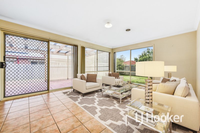 Photo - 3 Joucas Place, Narre Warren South VIC 3805 - Image 3