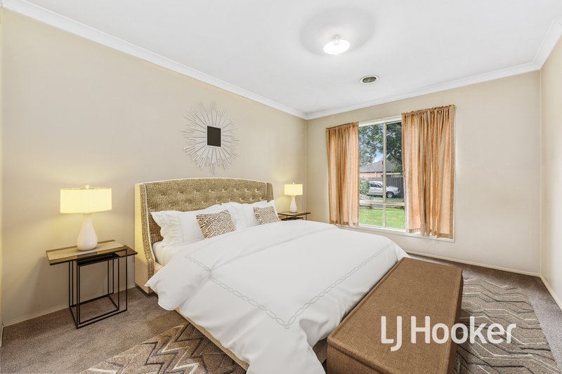 Photo - 3 Joucas Place, Narre Warren South VIC 3805 - Image 5