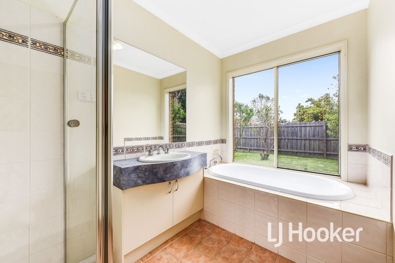 Photo - 3 Joucas Place, Narre Warren South VIC 3805 - Image 11