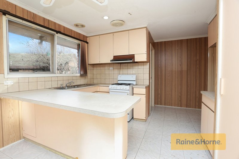 Photo - 3 Kallista Place, Melton West VIC 3337 - Image 3