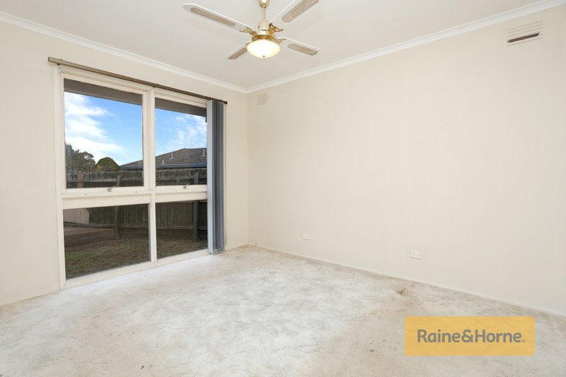 Photo - 3 Kallista Place, Melton West VIC 3337 - Image 6