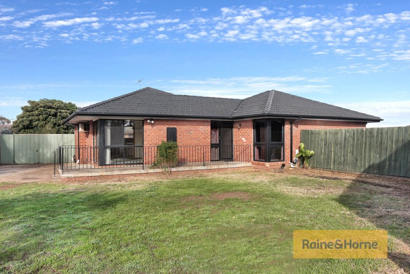 Photo - 3 Kallista Place, Melton West VIC 3337 - Image 10