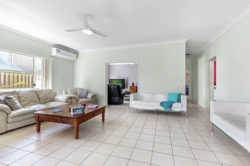 Photo - 3 Kangaroo Street, North Lakes QLD 4509 - Image 9